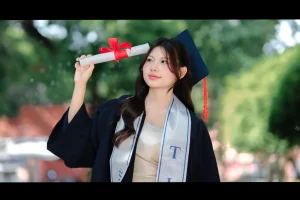 Chụp ảnh kỷ yếu